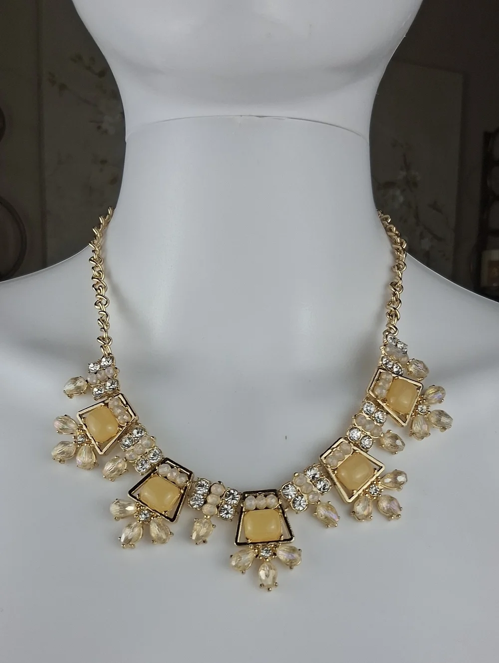 New Elegant Gold and Cream Statement Necklace - Women Jewelry - Picture 5 of 16